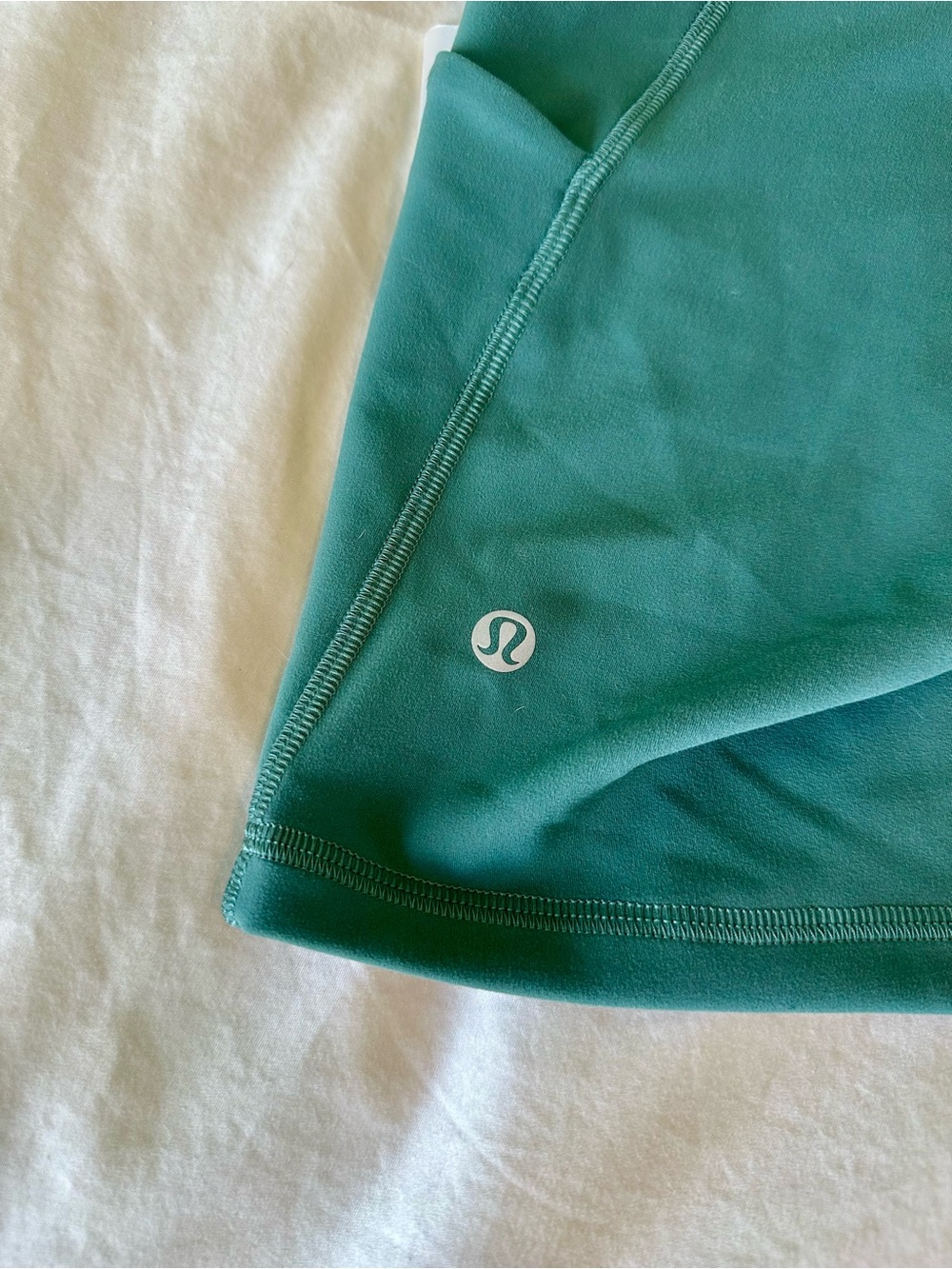 Lululemon Wunder Train High-Rise 6" Shorts in Medium Forest size 6 - Picture 4 of 5
